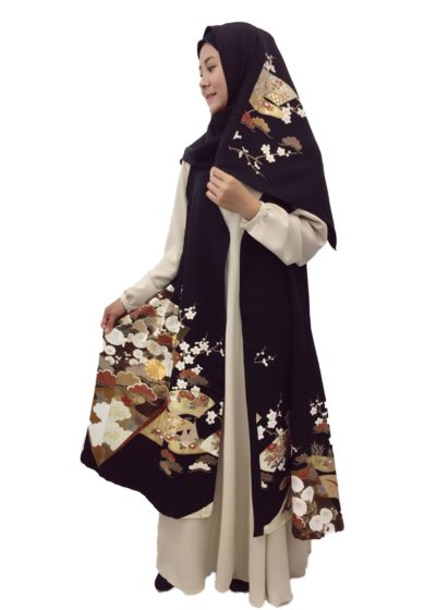 A set of hijab and kimono (same pattern)