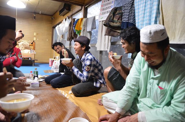 A halal food tasting at Sano masjid | Halal Media Japan