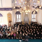 Japanese Jr. High School Students Visit Mosque