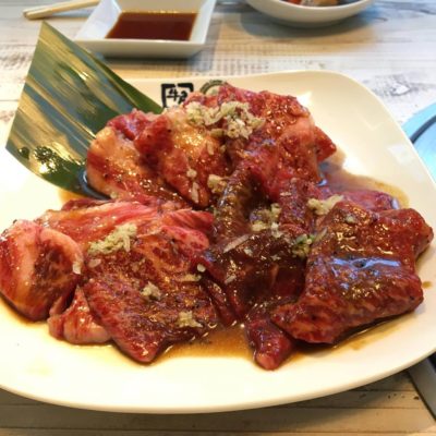 Ini semuanya daging Jepun (Wagyu) halal. Di situ ada ayam halal juga.