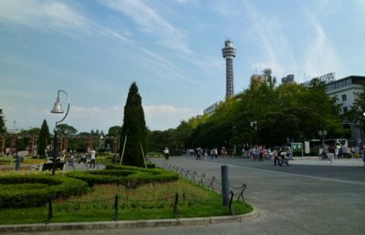 山下公園と横浜マリンタワー
