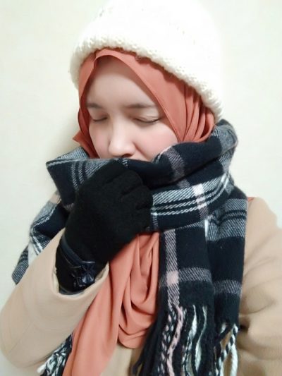 Perlengkapan penuh!  Topi rajut + muffler + sarung tangan