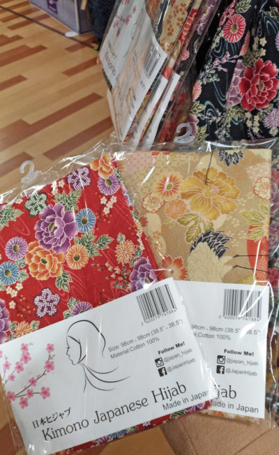 Beberapa variasi warna dan motif kimono hijab di Don Quijote